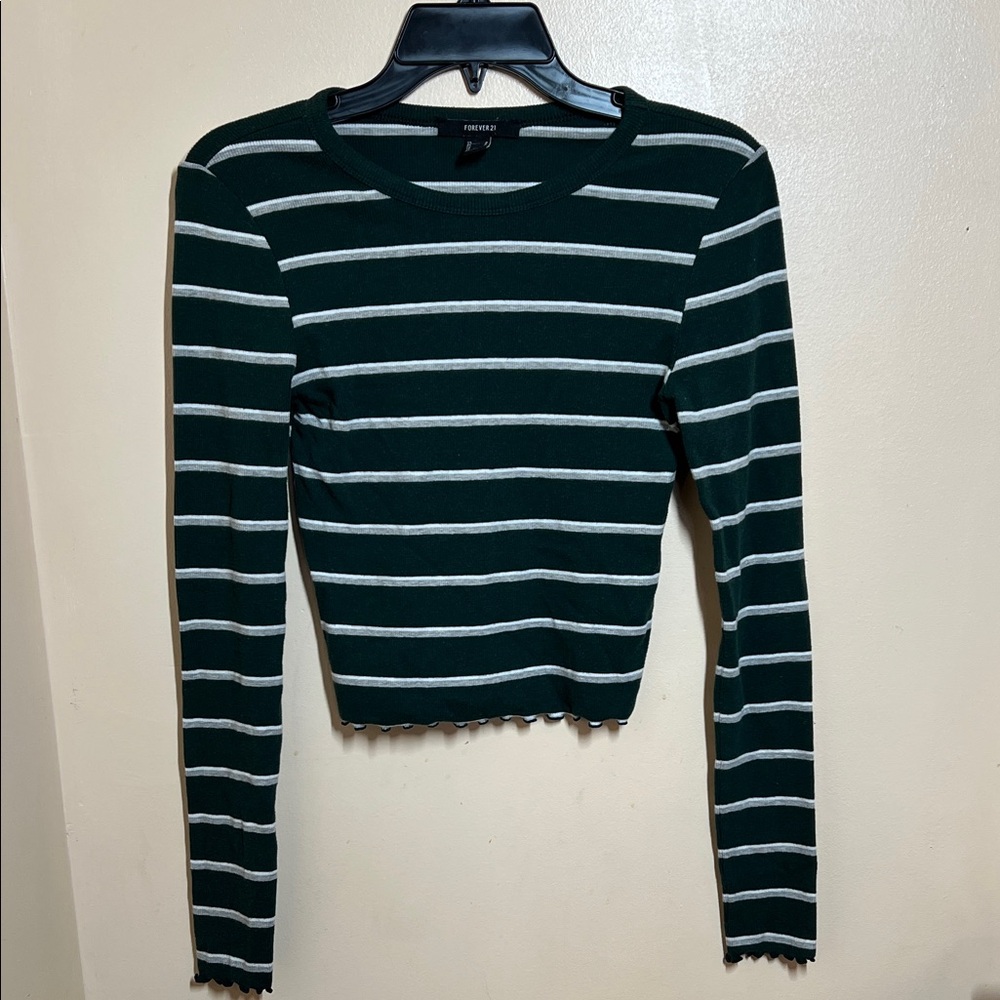 Forever 21 slightly cropped shirt